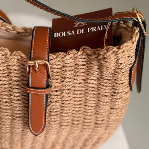 bolsa de palha natural caqui minimalista e sofisticada