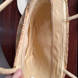 Detalhes Internos da Bolsa de Palha