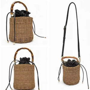 Bolsa de Palha com Alça de Bambu