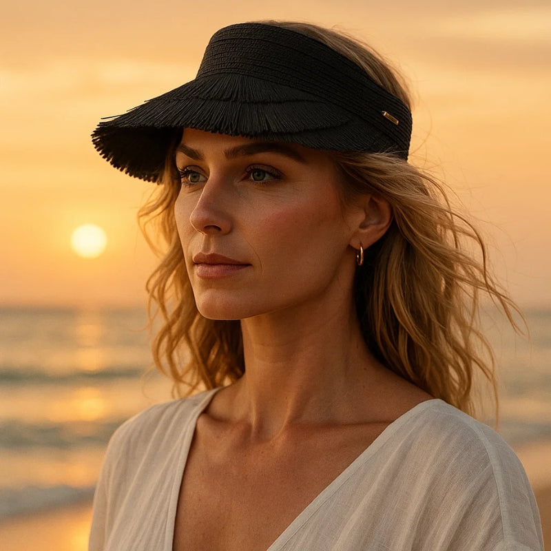 Viseira de Praia com Franja – Elegância em Palha Natural Preta
