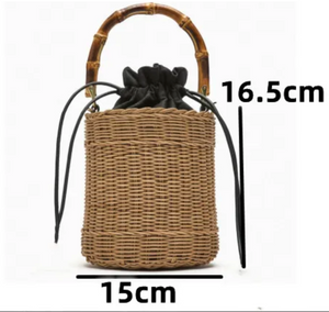 bolsa em palha modelo bucket