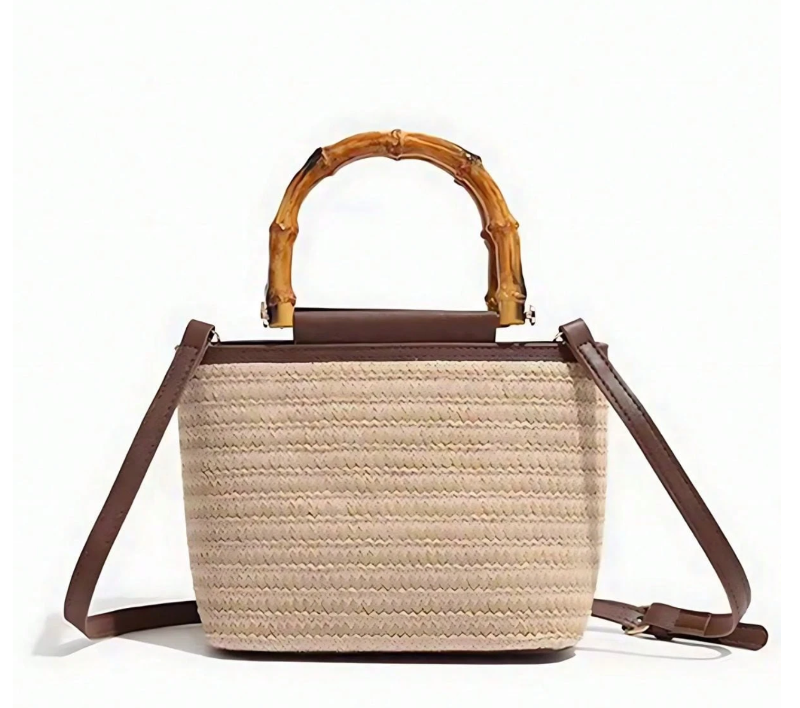 bolsa de palha com alça em bambu