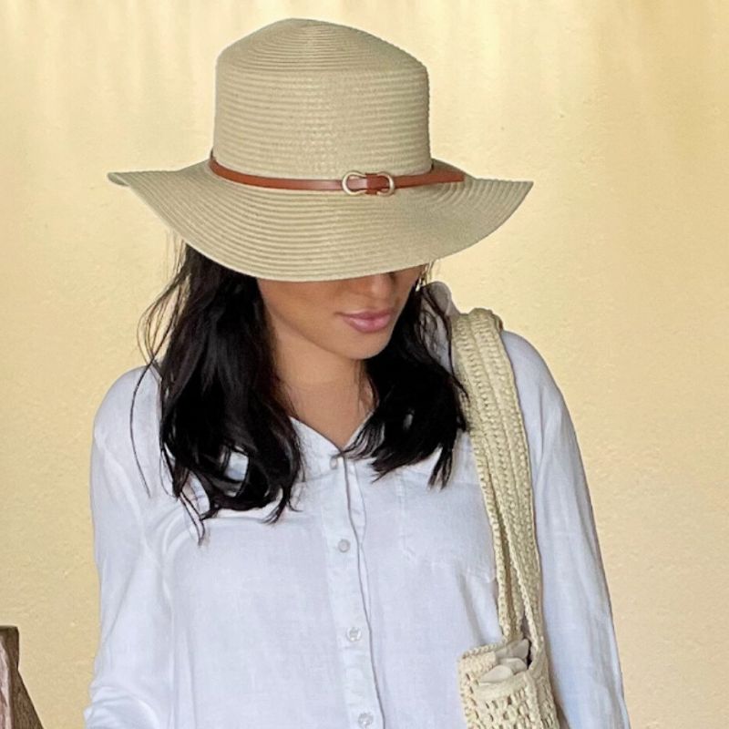 chapeu de palha feminino com detalhe em couro