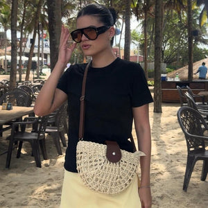 bolsa de praia de palha com alca de couro